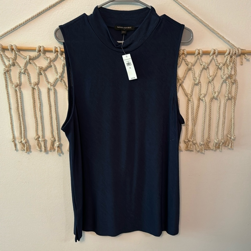 Banana Republic lightweight mock neck sweater
